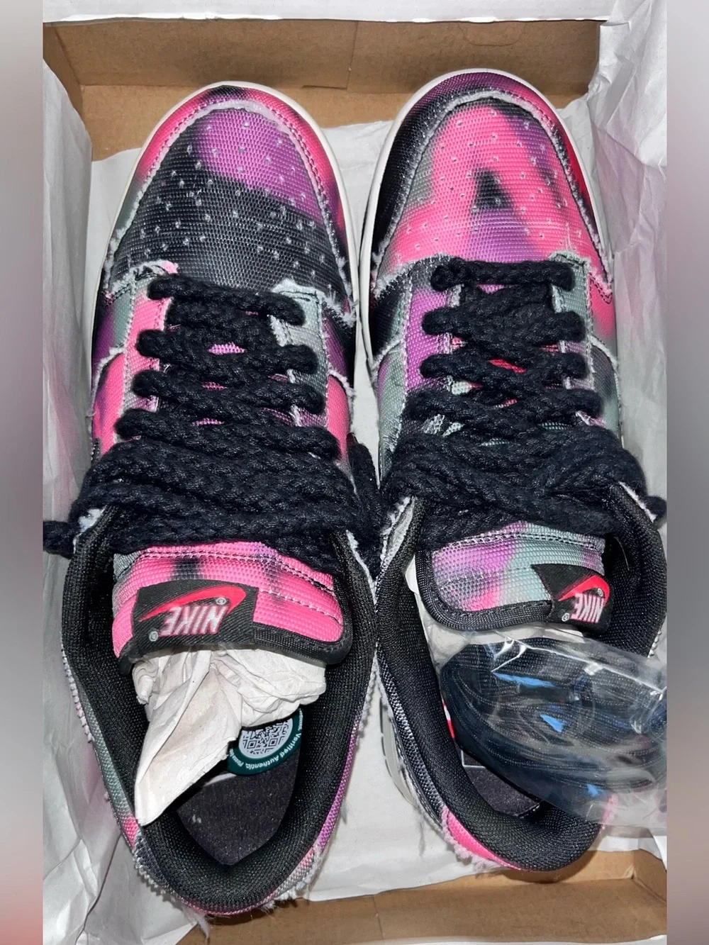 NWT nib nike dunk low se prm graffiti pink sz. 11 men’s authentic rare unworn
